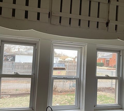 4th image of 318 N Howard Ave