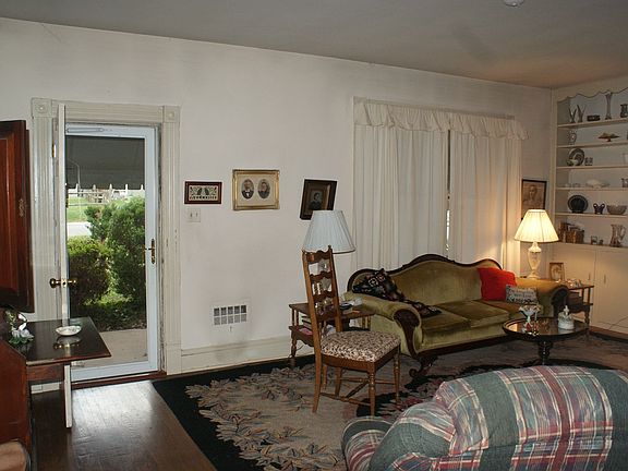 3rd image of 165 Cedar Gate Rd