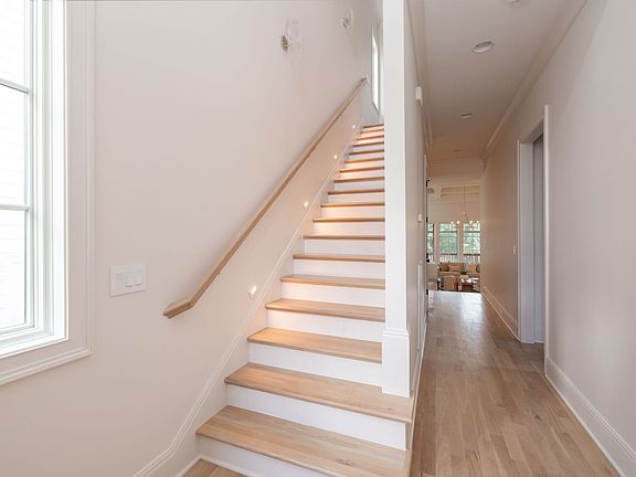 3rd image of 936 Crescent Hill Rd