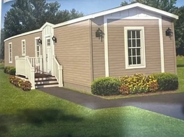 98 Newbury St #2B, Danvers, MA 01923