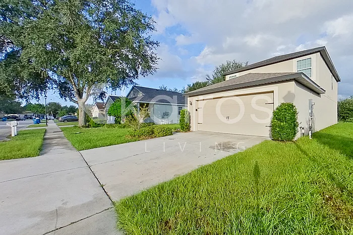 5 bed, 3.5 bath, 2243 sqft, $2,425 — Photo 2