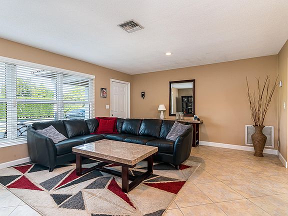 3rd image of 2930 SE 1st Pl