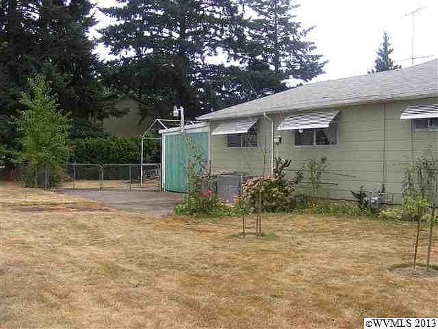 2nd image of 1940 1st Ave E