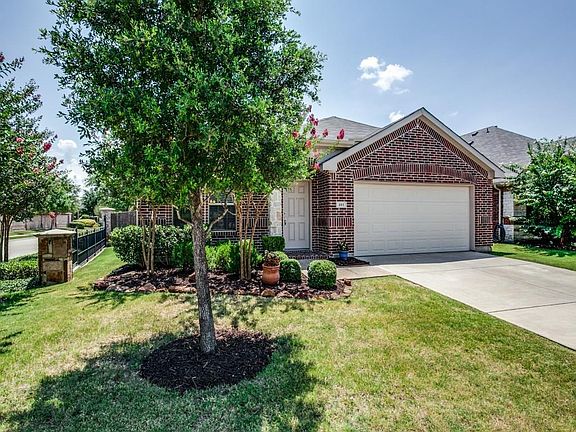 3rd image of 401 Highland Fairway Ln