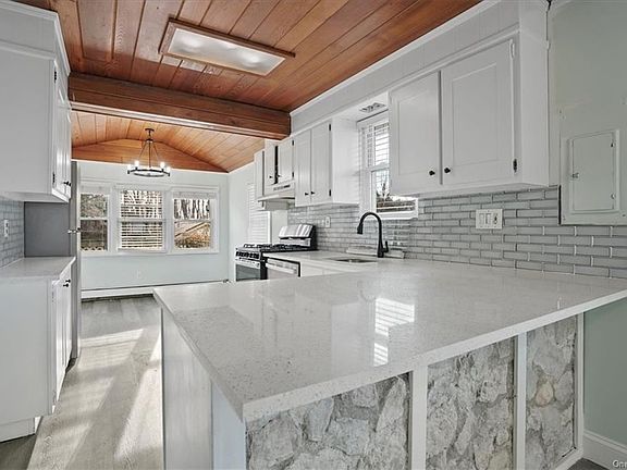4th image of 22 Sterling Pl