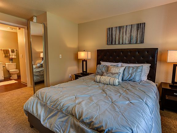 4th image of 4 NE Tandem Way APT 106