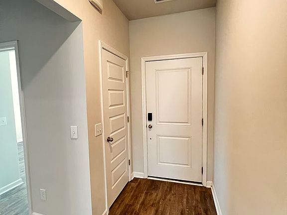 3rd image of 104 Red Dogwood Ln