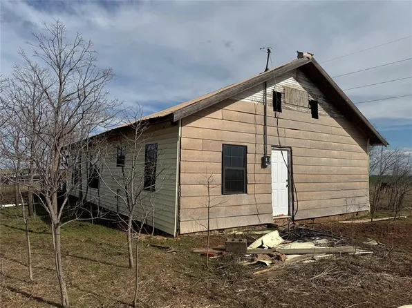 411 S 6th St, Headrick, OK 73549