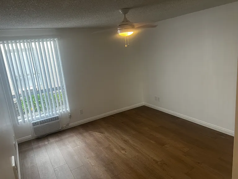 Beachwood Village Apartments — Photo 153