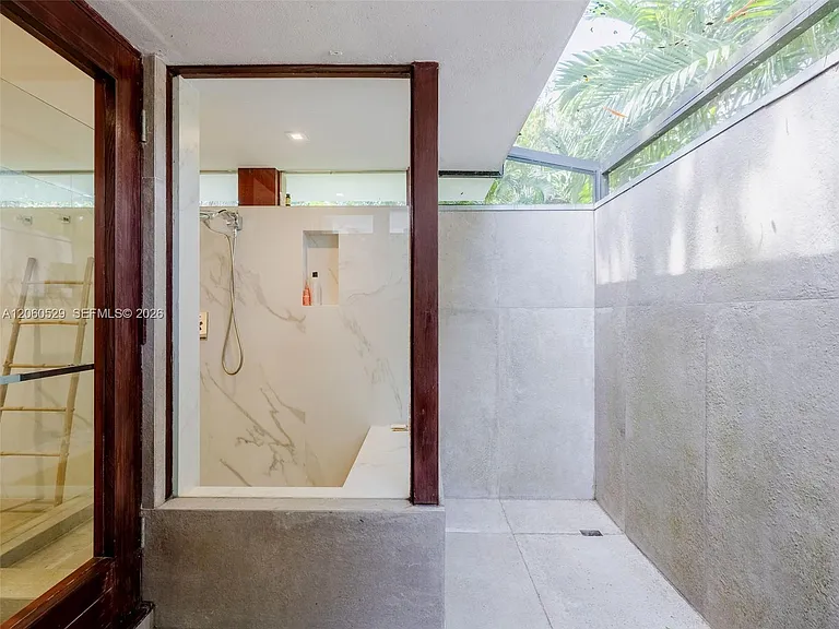 2250 NE 201st St — Photo 52
