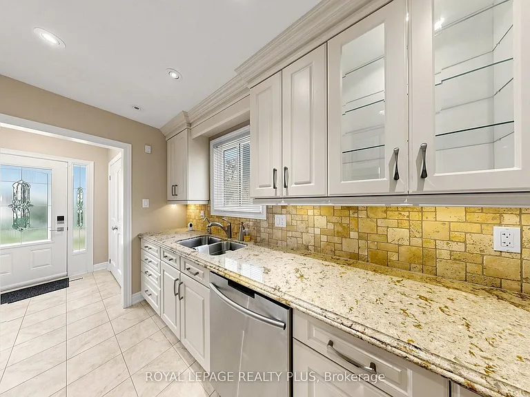 2328 Yolanda Dr — Photo 3