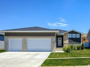 1620 NW 52nd St, Lincoln, NE 68528