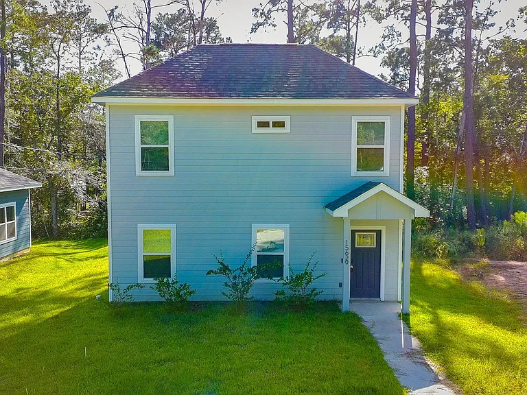 15629 Holly Dr — Photo 1