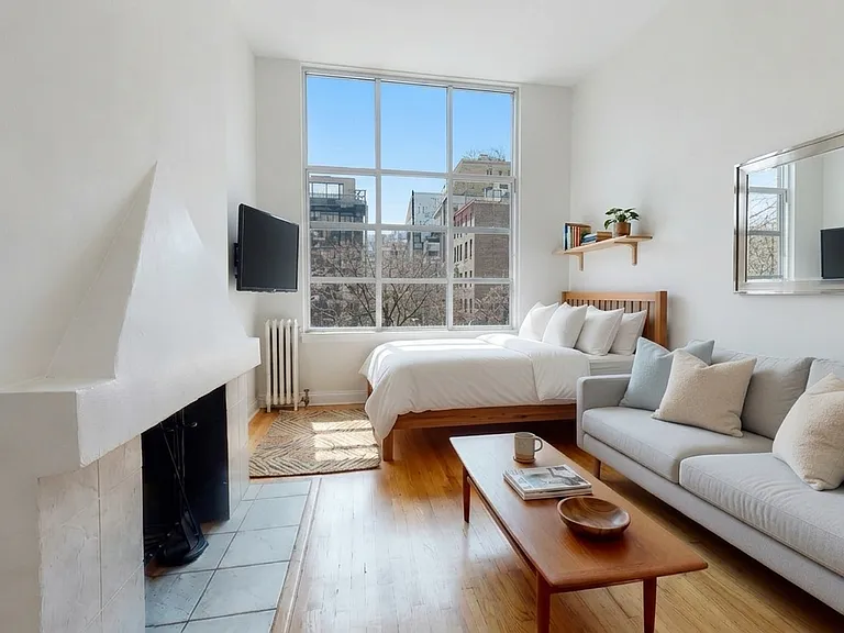 31 W 8th St #7 — Photo 1