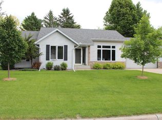 412 Pebble Beach Dr, Owatonna, MN 55060