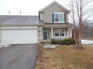 1210 Promontory Dr, Hampshire, IL 60140