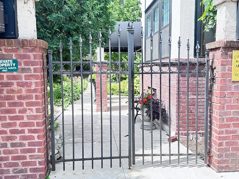 151 Western Ave N #10 — Photo 1