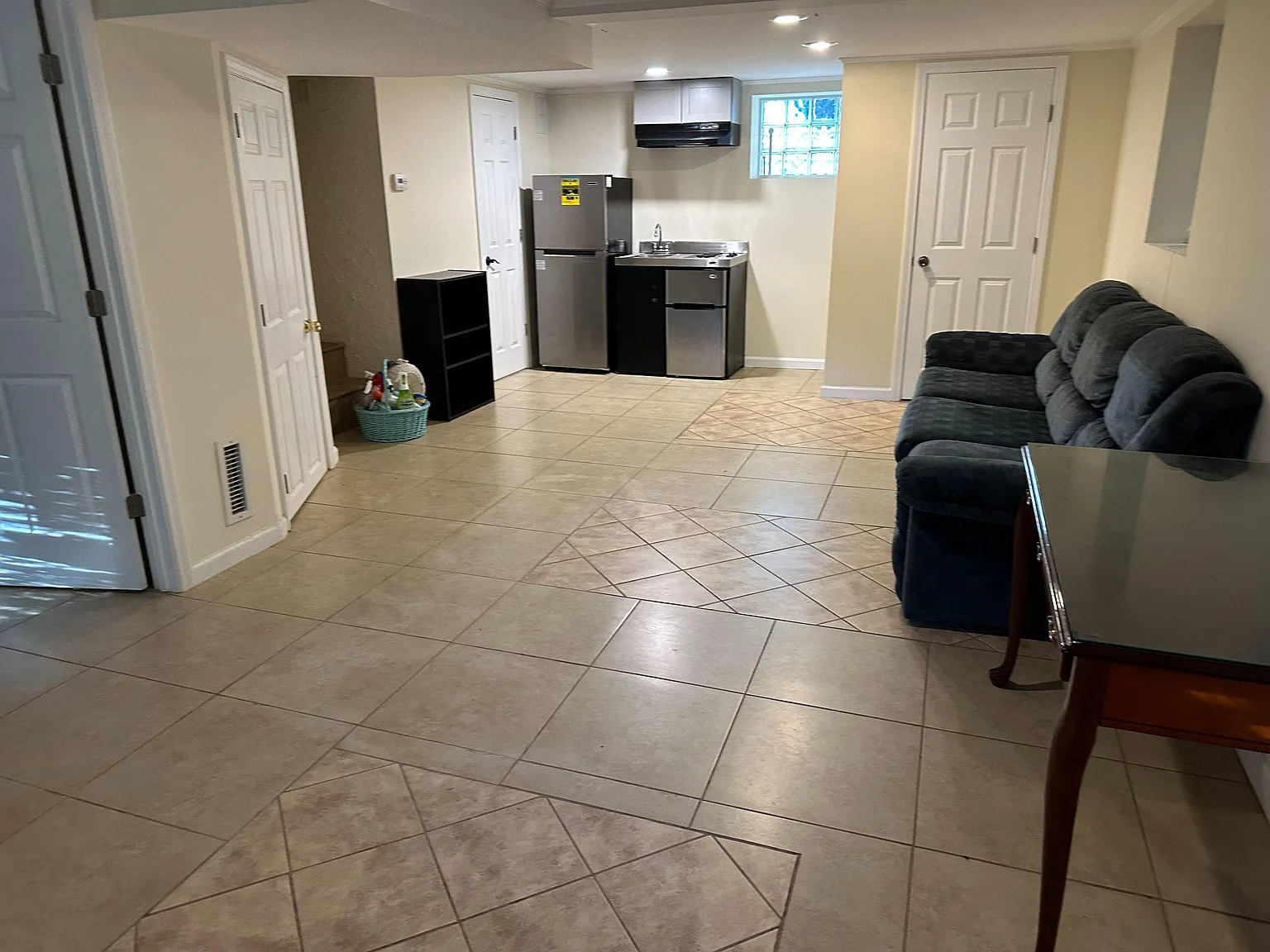4 bed, 1.0 bath, 750 sqft, $1,797 — Photo 4