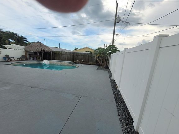 2nd image of 516 NW 54th St #516