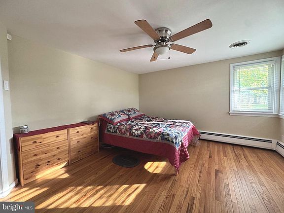 4th image of 2072 Yarnall Rd
