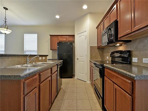 4th image of 1821 Enchanted Rock Dr