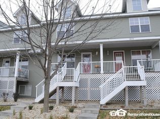 2882 Clover Ridge Dr, Chaska, MN 55318