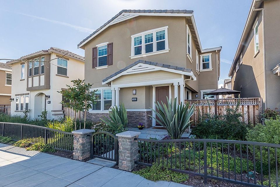 1st image of 526 Aspen Pl