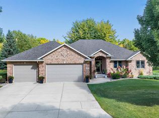 3235 Hickory Ridge Ln, Green Bay, WI 54311