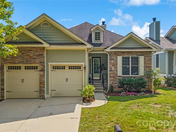 27 Dreambird Dr, Leicester, NC 28748