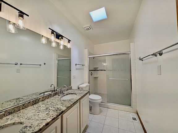 5th image of 4354 S Drexel Blvd #B