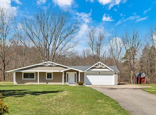 19060 Riverview Dr, Chagrin Falls, OH 44023