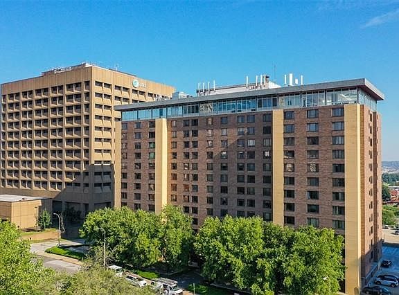 2nd image of 600 E 8th St APT 7J