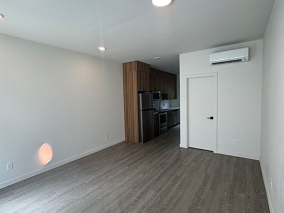 3rd image of 7562-7584 N Emerald Ave #7570-K255