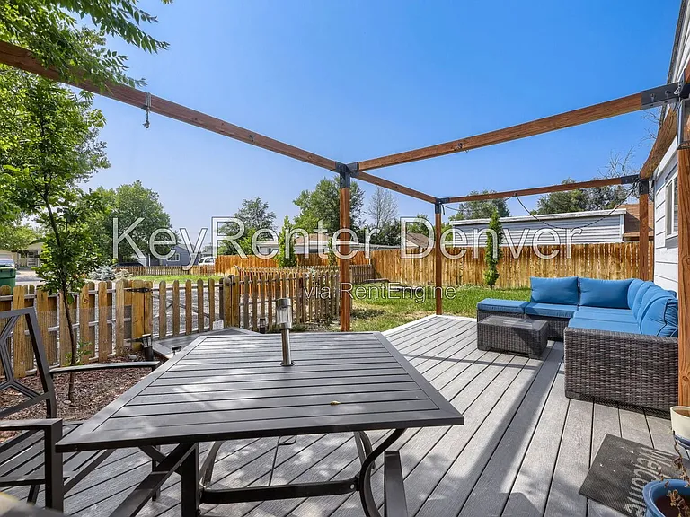 2072 Emporia St — Photo 14