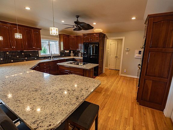 3rd image of 2024 Shadybrook Ln