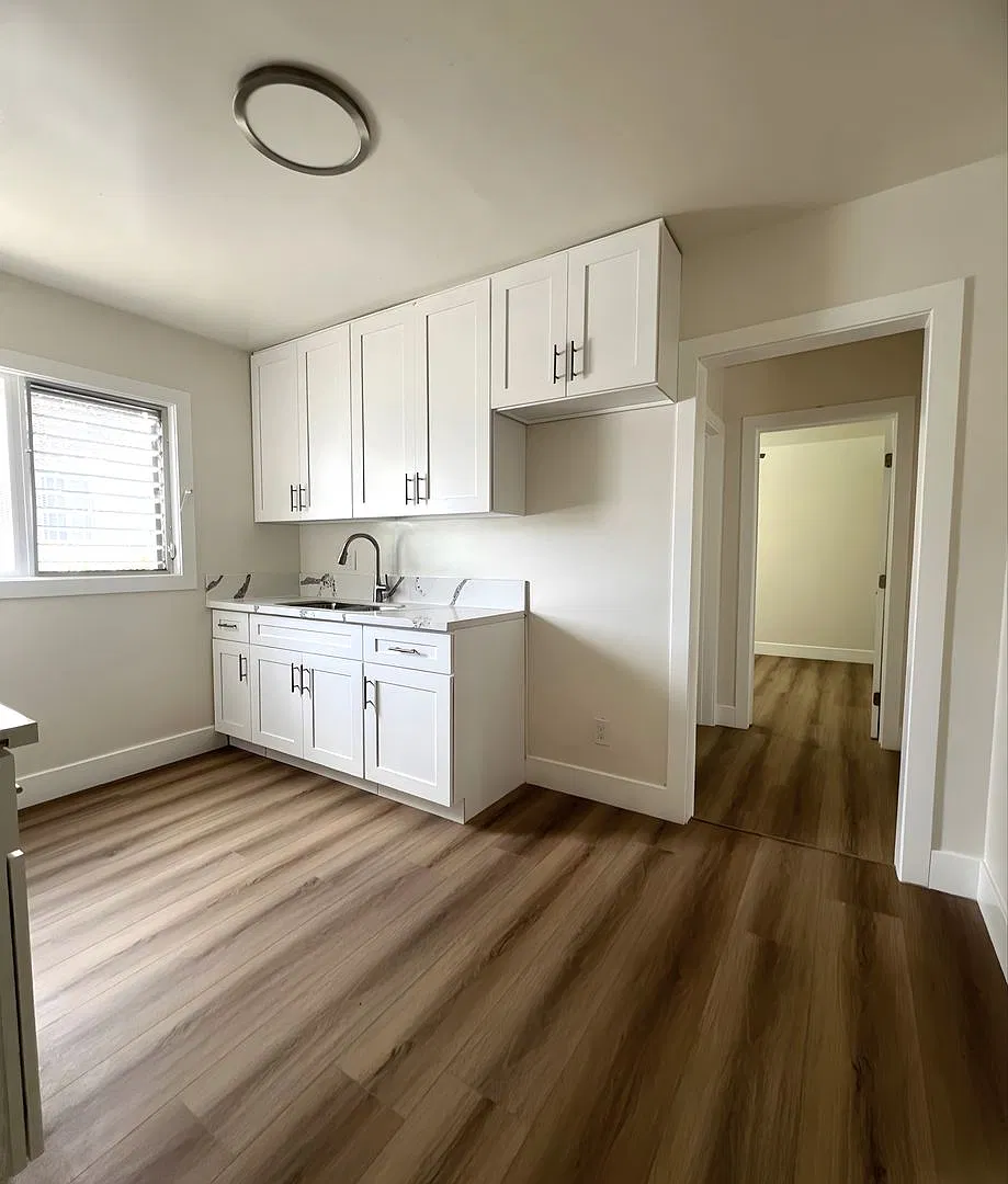 1256 W. 39th St — Photo 1
