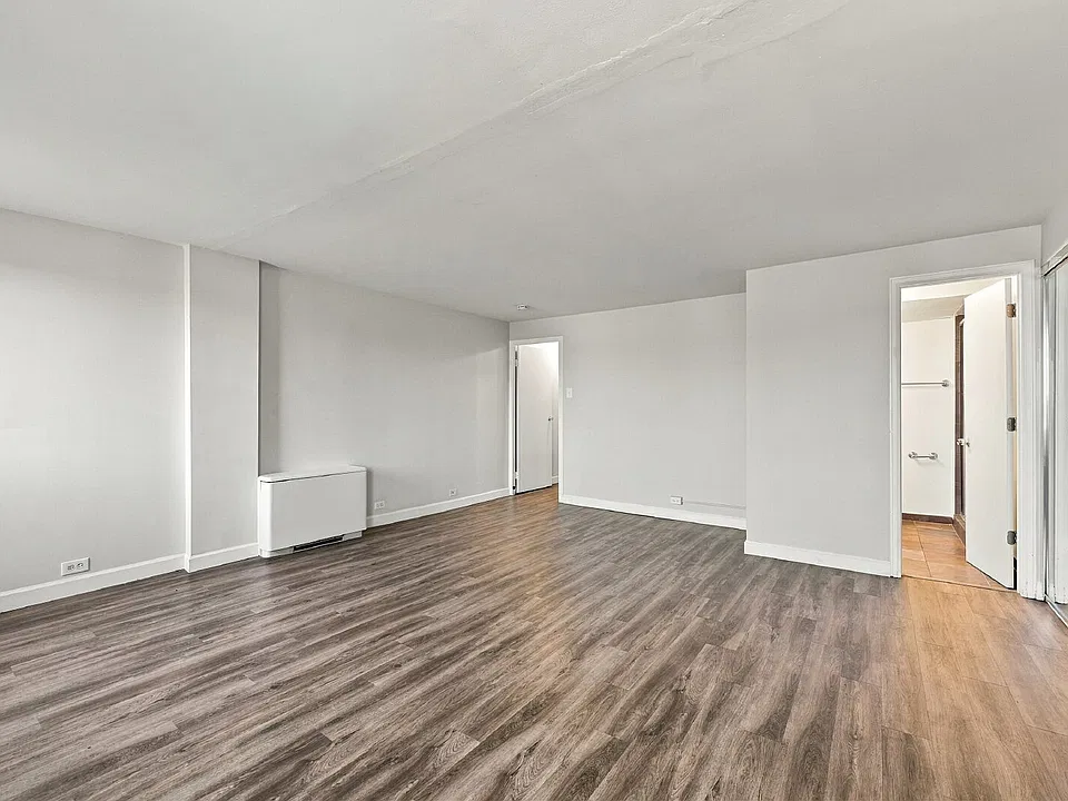 2225 Buchtel Blvd S #201