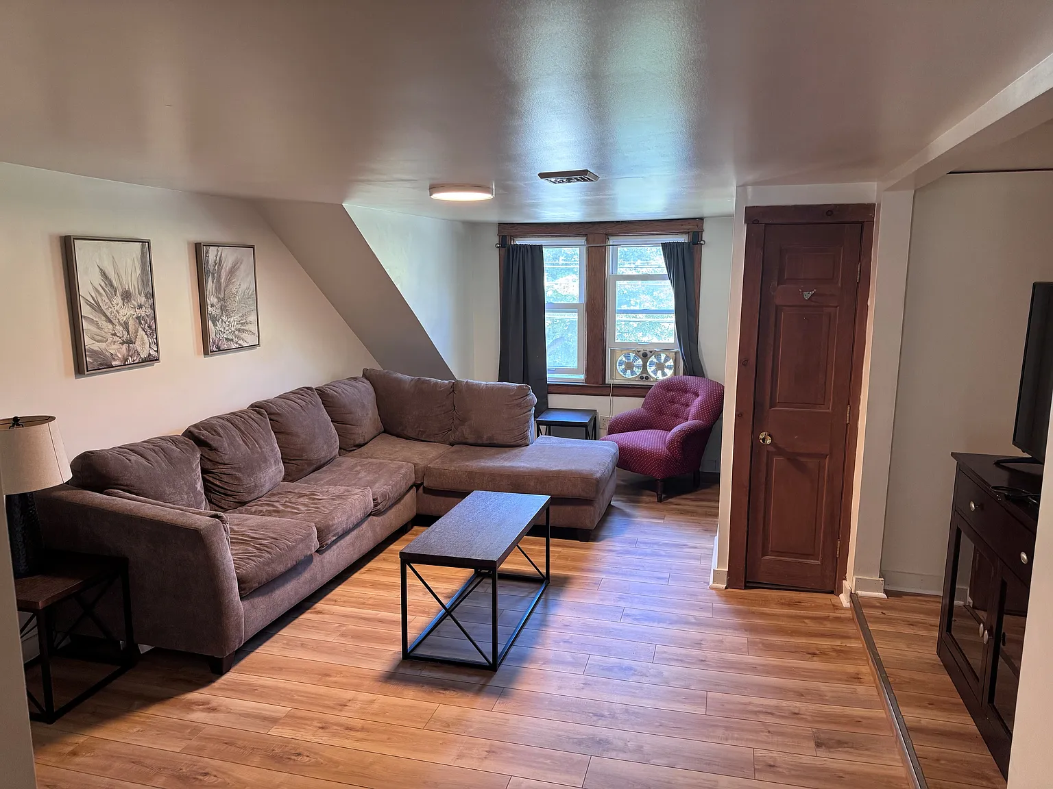 2 bed, 1.5 bath, 930 sqft, $2,600 — Photo 2