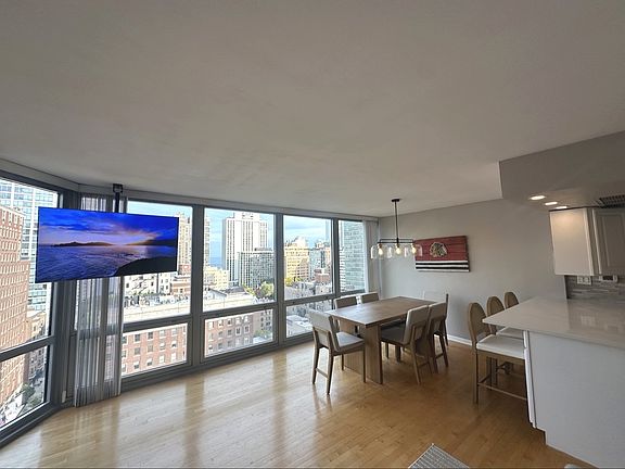 3rd image of 21 W Goethe St APT 17F