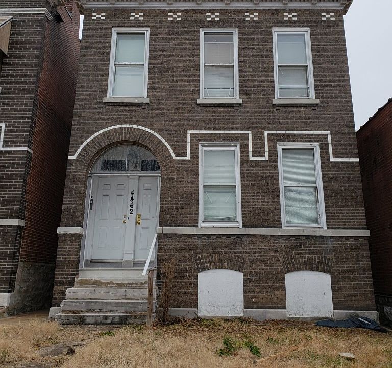 2nd image of 4442 Virginia Ave