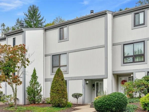 1592 Pinehurst Dr, Pittsburgh, PA 15241