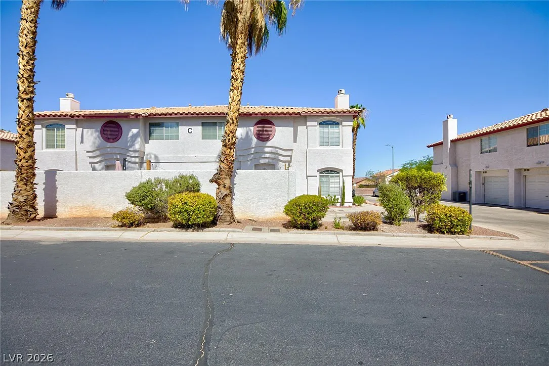 3 bed, 2.5 bath, 1457 sqft, $1,999 — Photo 4