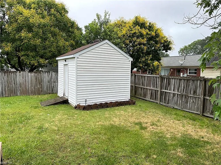 940 Redwood Cir — Photo 37