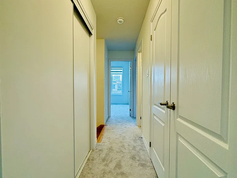 52 Cresthaven Hts — Photo 18
