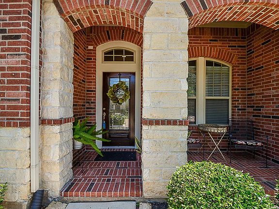 4th image of 703 Hollington Way