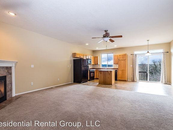 3rd image of 518 SE Heathcliff Ln