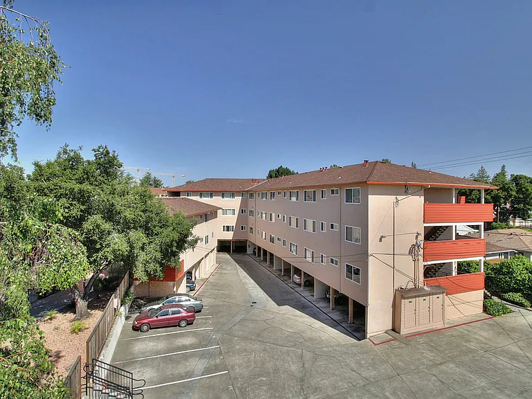 The Californian Apartments — Photo 8