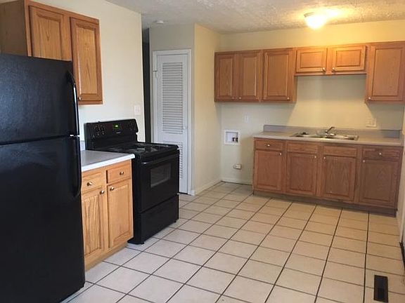 2nd image of 1673 Dundee Pl