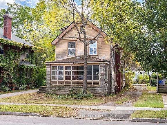 2nd image of 244 Charlotte St