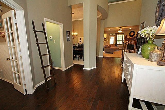 1st image of 6321 Valley View Dr